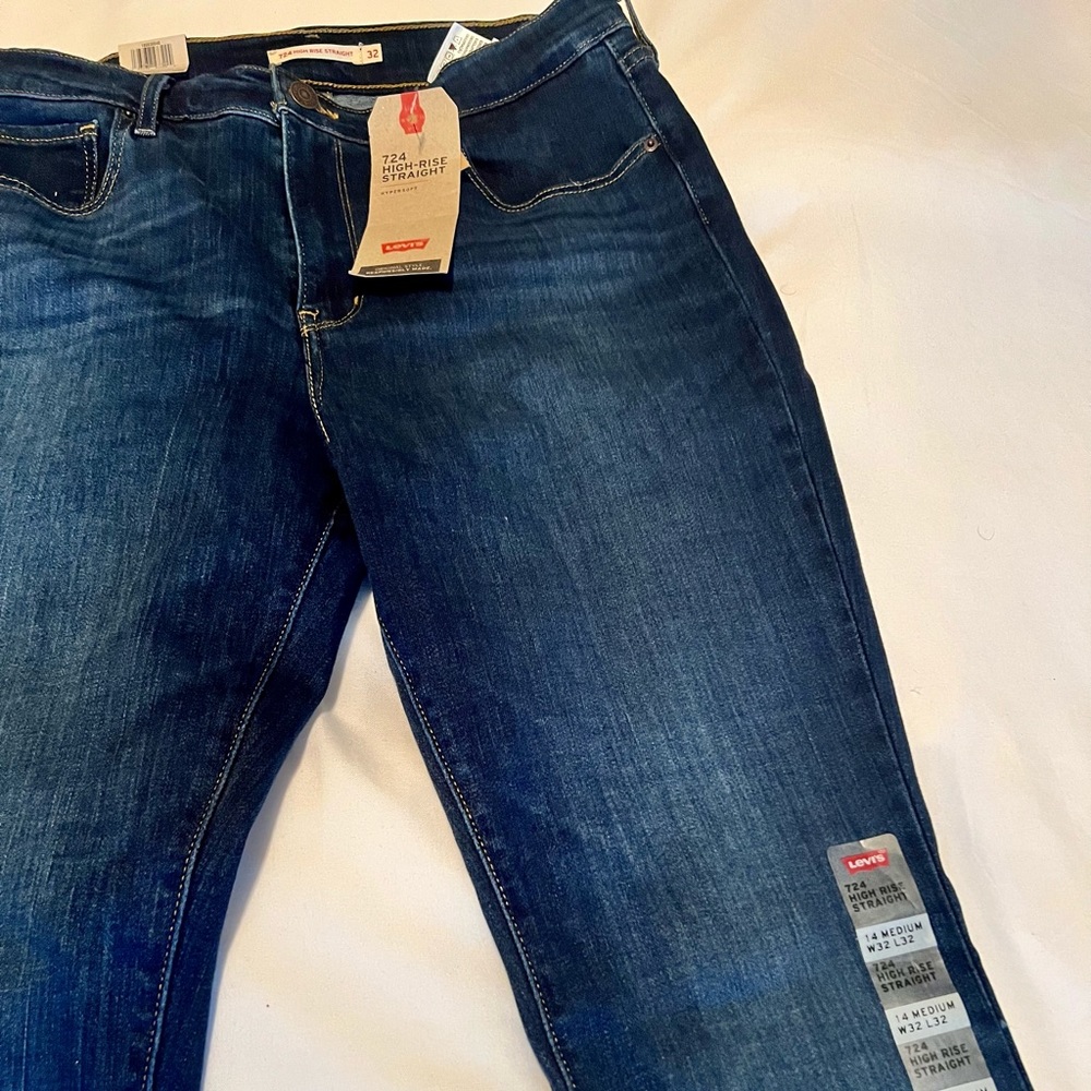 Levi’s 724 High Rise Straight Jeans